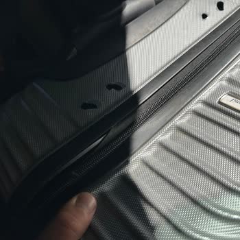Ajet’ten Hasarlı Valiz Ve Cevapsızlık Şikayeti