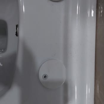 Klozet Menteşi Kırıldı, Yedek Parça Bulunamıyor Ve Yetkili Destek Yok