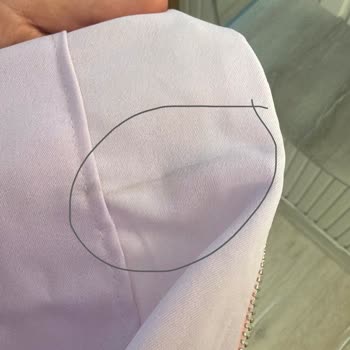 Kirli Gelen Eşofman Takımında Lekeler Ve Firma Çözüm Sunmuyor