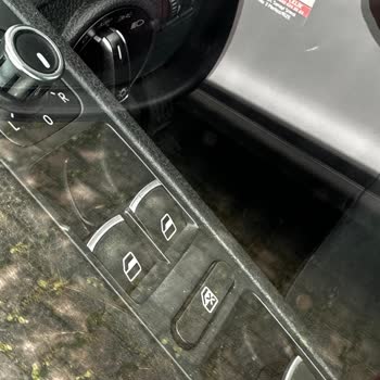 Volkswagen Cam Açma Otomatı Kırık Şekilde Teslim Edildi