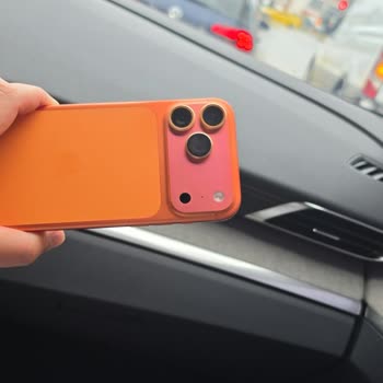 Apple İPhone 17 Pro Max Kasa Pembeleşmesi Garanti Kapsamında Onarım Talebi