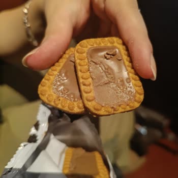 Eti Burçak Bisküvilerinde Görülen Beyaz Lekeler Güvenimi Sarsıyor
