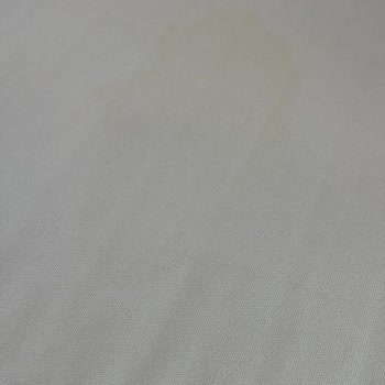 Yargıcı Defolu Berjer Ve Lekeli Yastık İçin İletişimsizlik