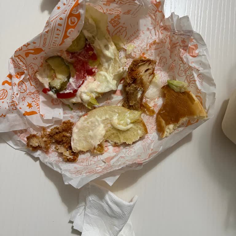 Popeyes Siparişimde Yan Ürün Eksikliği Ve Bayat Burger