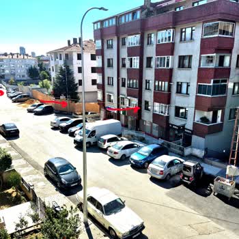 Çınarlı Sokakta Kaçak Elektrik Direği Güvenliği Tehdit Ediyor