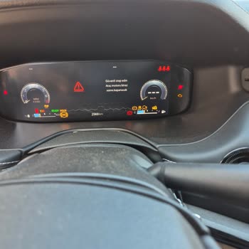 Jeep Compass E-Hybrid Araçta Sürekli Kilitlenme Ve Çözüm Yok