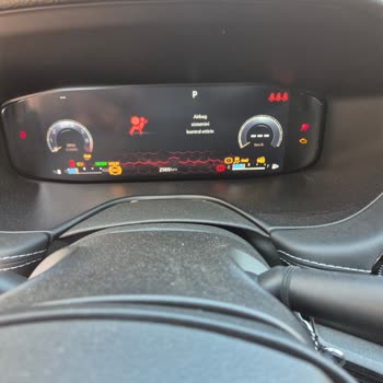 Jeep Compass E-Hybrid Araçta Sürekli Kilitlenme Ve Çözüm Yok