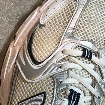 New Balance 530 Ayakkabısındaki File Yırtığı Ve Haksız İnceleme Kararı