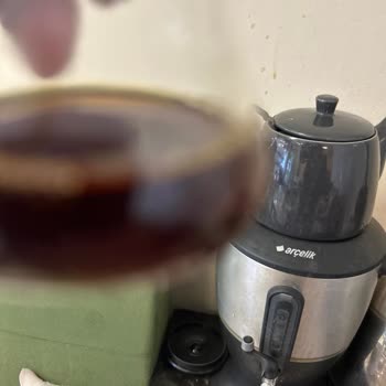 Rize Çayında Aşırı Koyulaşma Ve Gıda Boyası Şüphesi Güvenimizi Sarsıyor