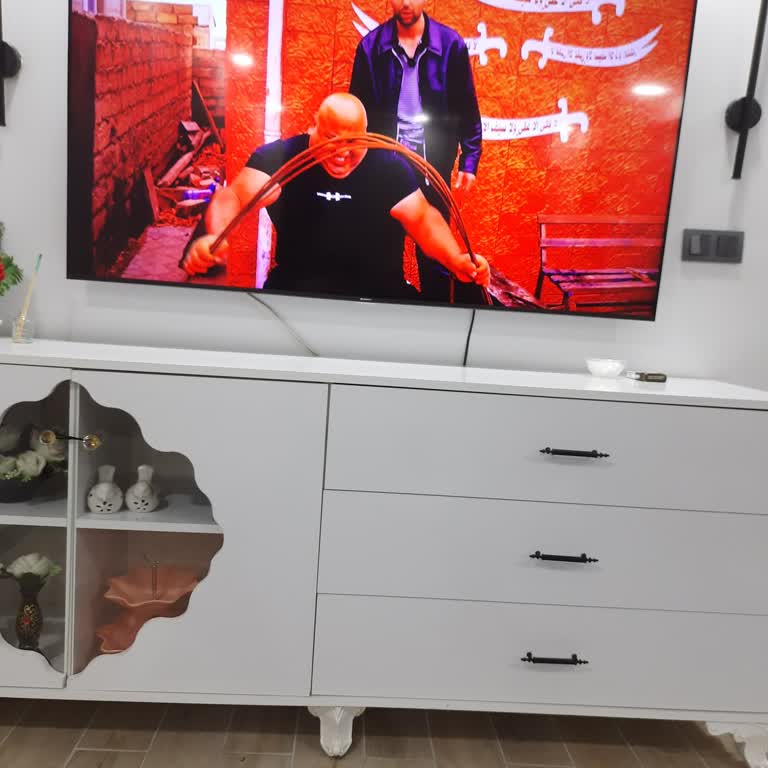 Sony Android Televizyon Ekranı Kızarmış, Yetkili Servis Cevapsız Ve Mağdur Ediyor