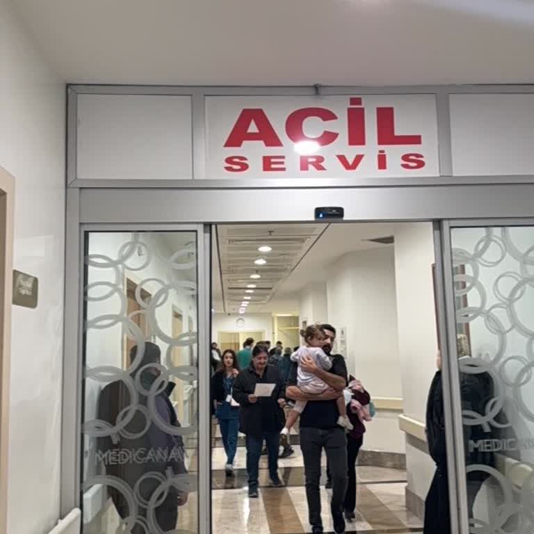 Acil Serviste 3 Saat Bekletilen Hastalar Can Güvenliğinde Risk Yaşıyor