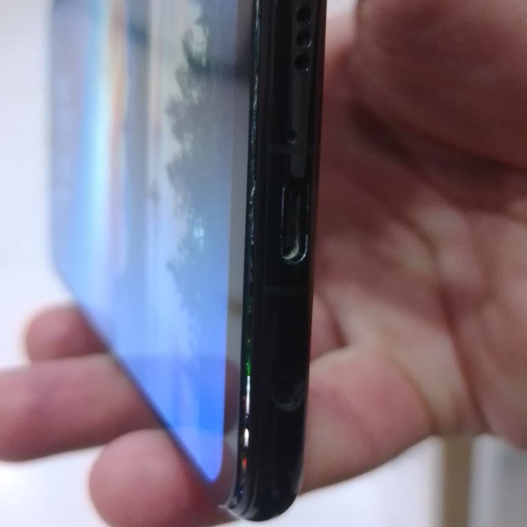 İphonecum İletişim Yanlış Yapıştırılmış Ekran Ve Işık Sızması İçin 1250 TL Geri İade Talebi