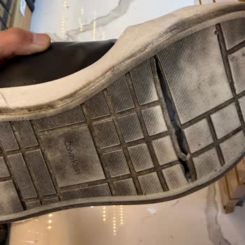 Calvin Klein Ayakkabısının Tabanı 8 Ayda Yırtıldı