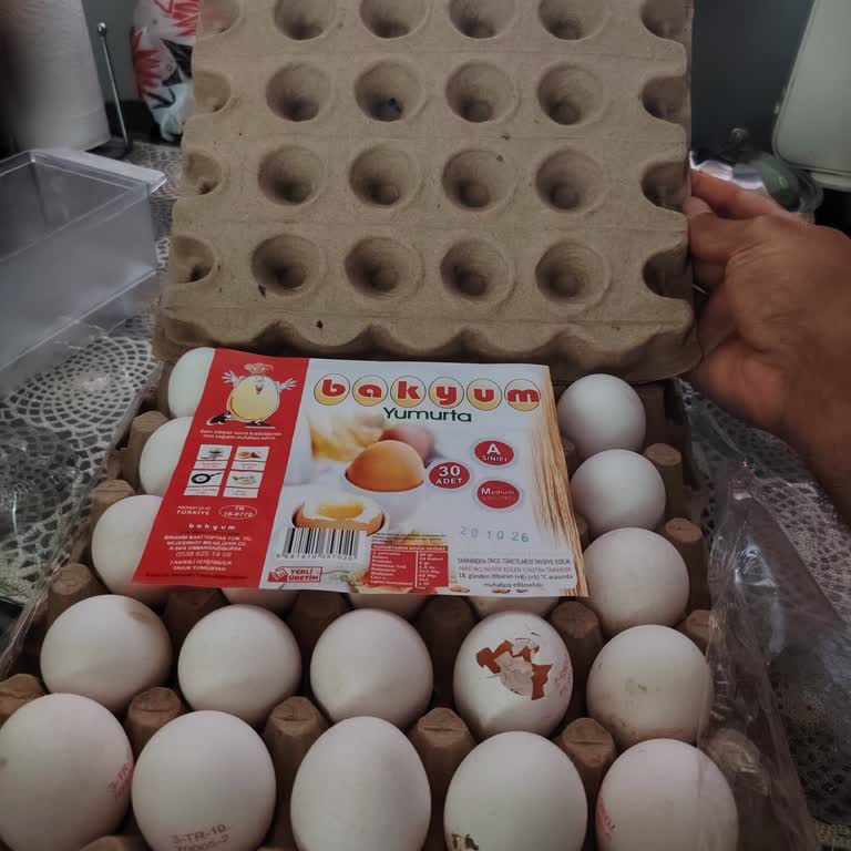 Kapalı Koli İçinde Kasten Kırık Yumurta Ve Saygısızlık