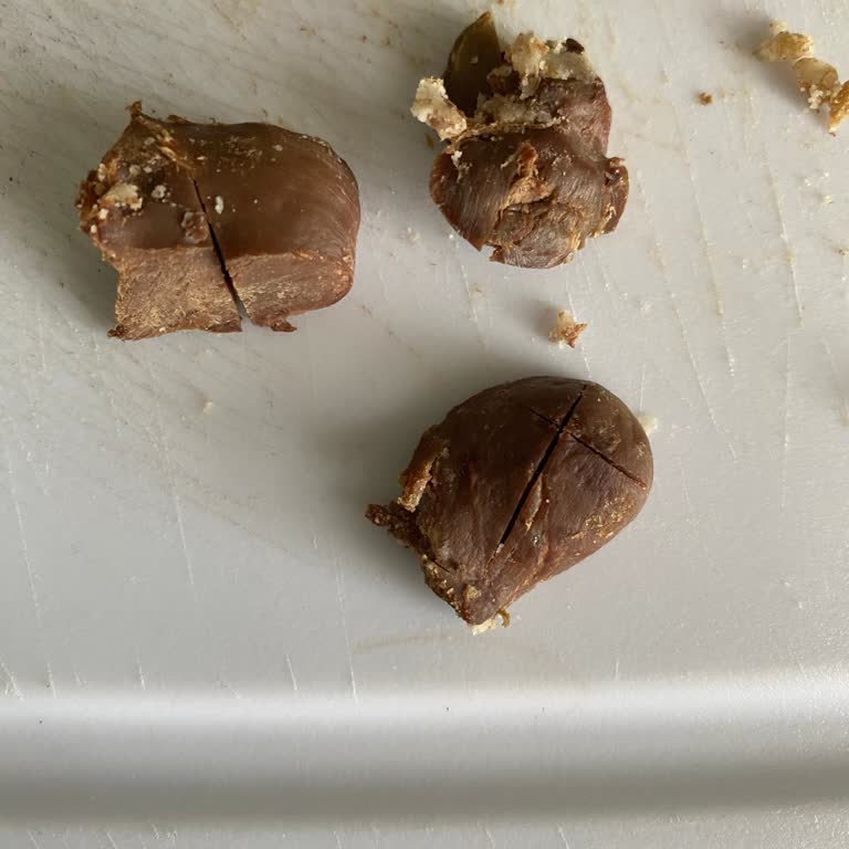 Kırık Kutuda Gelen Kötü Kokulu Kavurma Sağlığıma Zarar Verdi