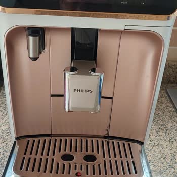 Philips Lattego Kahve Makinesinde Atık Kutusu Parçasının Boya Atması Ve Garanti Talebi