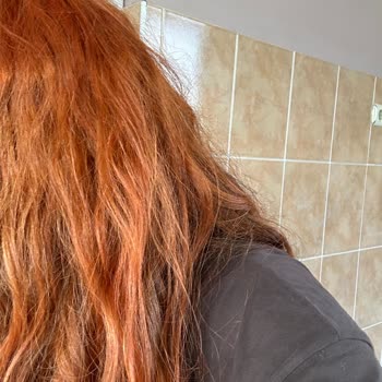 Beyaz Köşk Coiffeur Saç Boyama İşleminde Açıcı Kullanımı Ve Yanlış Renk Seçimi Nedeniyle İade Talebi