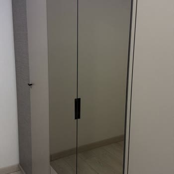İstikbal'de Karartılmış Ayna Ve Kaba Üslup Nedeniyle Truva Yatak Odası Takımının Değişimi Gerekiyor