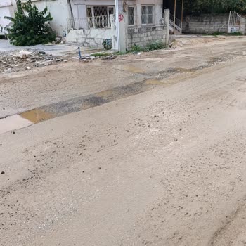 Yol Çalışması Nedeniyle Su Borusu Hasarı Ve Sürekli Su Kesintisi