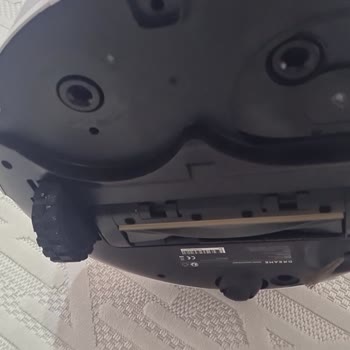 Deforme Edilmiş Robot Süpürge Ve Kayıp Paspaslar İçin Açıklama Ve Özür Talebi