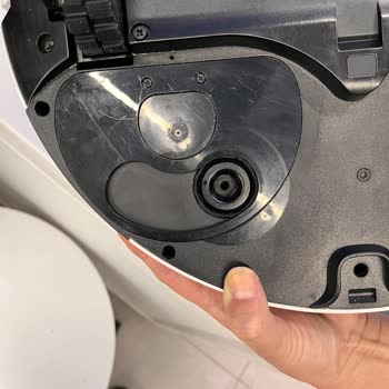 Deforme Edilmiş Robot Süpürge Ve Kayıp Paspaslar İçin Açıklama Ve Özür Talebi
