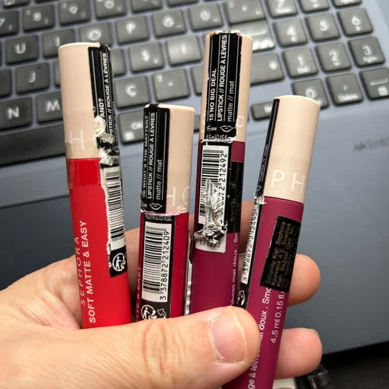 Sephora'da Açılmış Rujlar Hijyen Ve Güven Riskine Yol Açıyor