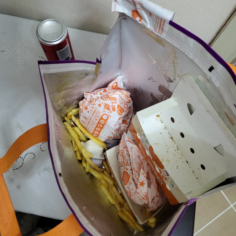 Migros Yemek Üzerinden Gelen Siparişte Eksik İçecek, Ezilmiş Patates Ve Kuryenin Kaba Davranışı