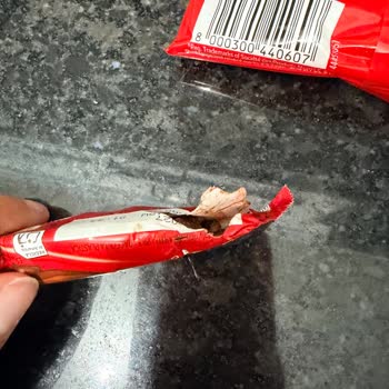 Açılmış İç Ambalajlı Kitkat Çikolatası Hijyen Ve Güven Sorunu