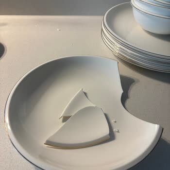 Gallery Crystal’da Eksik Ve Kırık Gelen Yemek Takımı İçin Çözüm Talebi