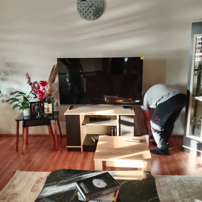 Kırık Ekranlı TV Teslimi Ve Çelişkili Bilgilendirme Nedeniyle İade Talebi