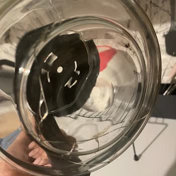 Cam Demlik Çatlak Ve Lekeli Geldi, İade Talebi Haksız Olarak Reddedildi