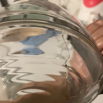 Cam Demlik Çatlak Ve Lekeli Geldi, İade Talebi Haksız Olarak Reddedildi