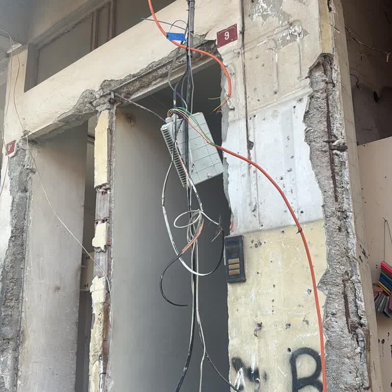 Kırık Dış Cihaz Ve Kopmuş Kablolar Mahallede Uzun Süreli İnternet Kesintisine Yol Açtı