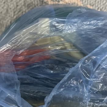 Denizli Anpa Gross Market'ten Satın Alınan Çöp Poşeti Kalitesiz Ve Çabuk Yırtılıyor