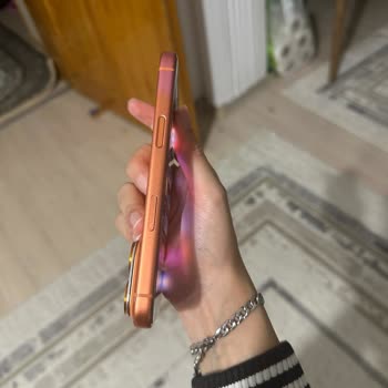 Apple 17 Pro’da Alt Bölüm Renk Bozulması Ve Garanti Talebi