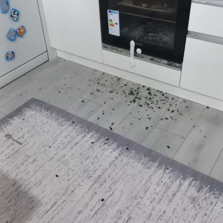 Simfer 7350 Ankastre Fırının Camı Patladı, Müşteri Hizmetlerine Ulaşılamıyor