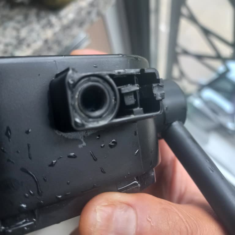 Grundig Kahve Makinesinde Süt Karafı Sensör Parçasının Kırılması Ve Garanti Değişimi Talebi