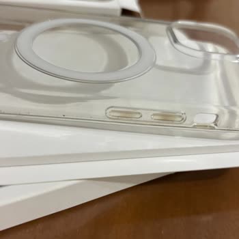 Apple Store'dan Alınan Iphone 15 Kılıflarında Hızlı Sararma Ve Çatlak Garanti Dışı Durumu