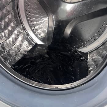 Suwen Pijama Takımının Boya Lekesi Koltuğa Zarar Verdi