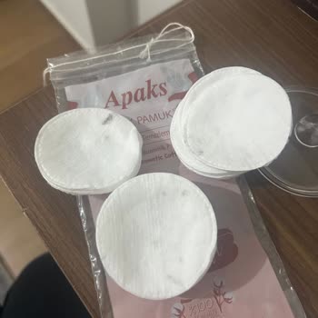 BİM Şubesinde Küflü Ve Siyah Lekeli Yüz Temizleme Pamuğu Satışı