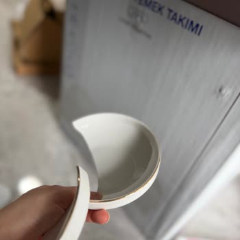 Marmara Park AVM English Home’dan Çeyiz Porselen Yemek Takımında Kırık Ve Lekeler