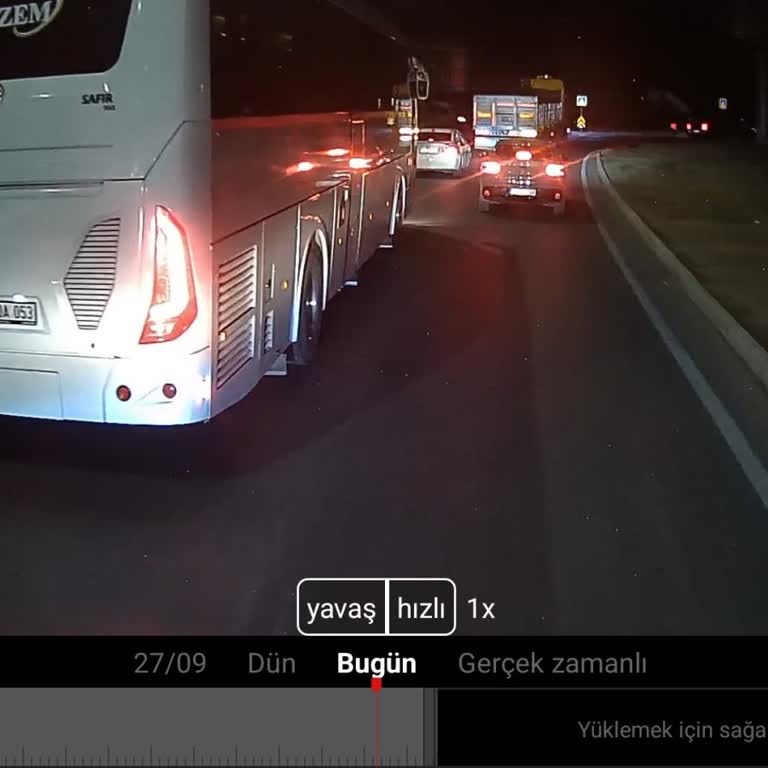 Antalya Havalimanı Yolunda Turzem Araç Sürücüsü Tarafından Oluşturulan Kaza Tehlikesi
