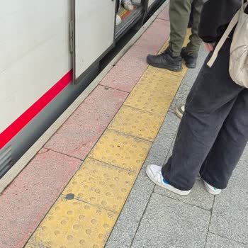 Çukurçeşme Durağında Sabah Yoğunluğunda Tramvay Kapasitesi Yetersiz