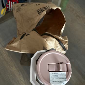 Amazon'da Pahalı Termos Korumasız Pakette Gelerek Çizik Ve Lekeli Olarak Teslim Edildi