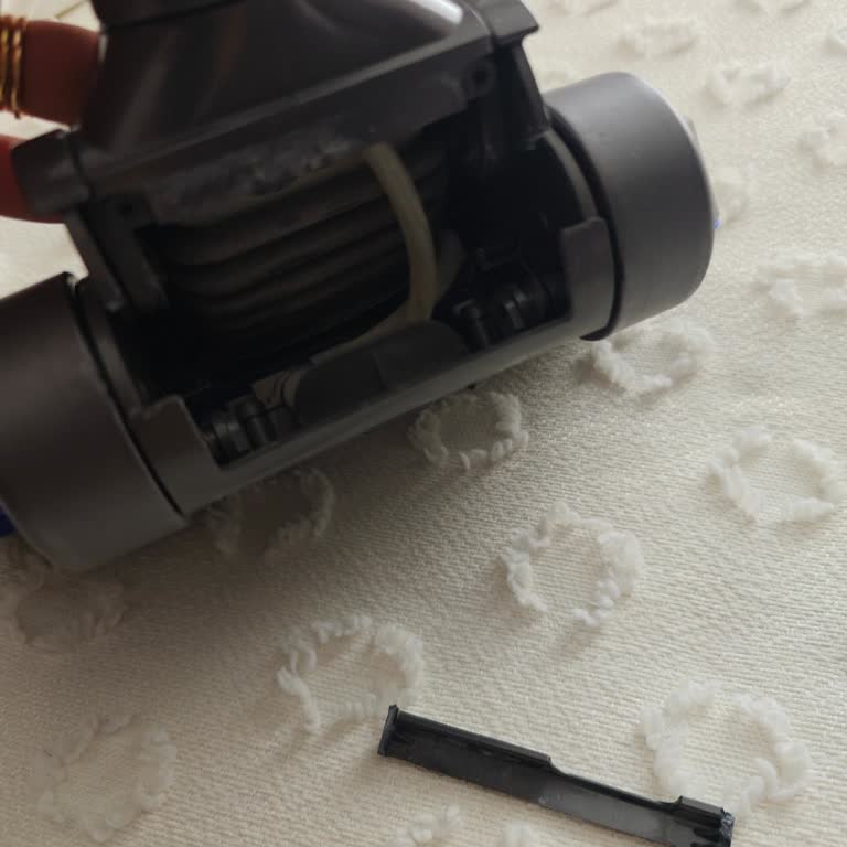 Dyson Süpürge Başlık Parçası Kırıldı, Sigorta Kapsamı Dışında Ücretsiz Onarım Talebi