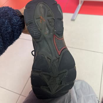 Skechers Ayakkabısının Alt Tabanı Kısa Sürede Parçalanıp İnceleme Talebi Reddedildi