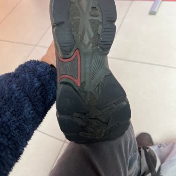 Skechers Ayakkabısının Alt Tabanı Kısa Sürede Parçalanıp İnceleme Talebi Reddedildi