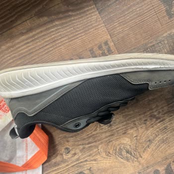 Aşırı Terleme Ve Kötü Koku Yaratan Ayıplı Spor Ayakkabı