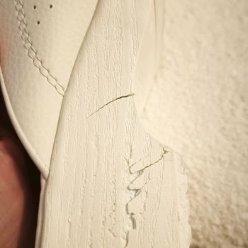 Üç Gün Kullanılan Terlik Aniden Parçalandı Ve Şirket İade Sürecini Uzatıyor