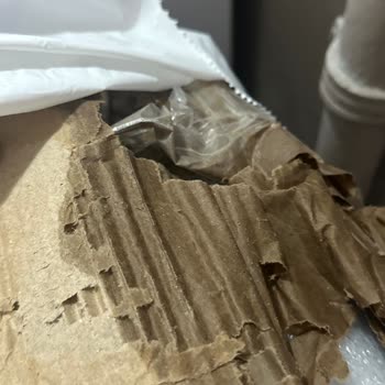 Kargo Şirketinin Dikkatsiz Taşıması Ürünümün Kutusunu İslattı Ve 900 TL Ek Ücret Talep Ettirdi